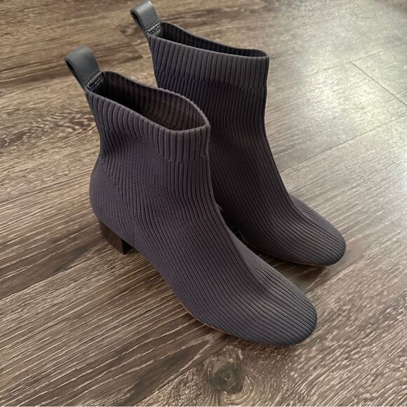 Everlane the Glove Boot in Grey - Picture 4 of 8